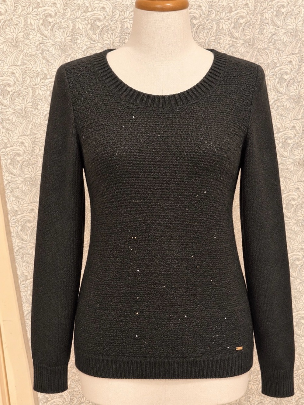 Tommy Hilfiger Women's Black Crew/Scoop Neck Knit Sweater